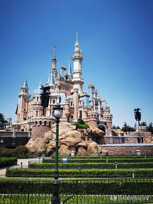 上海旅游景点排名前十，上海旅游景点排名前十的票价是多少
