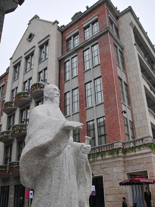 武汉楚河汉街有什么好玩的，武汉楚河汉街美食攻略？