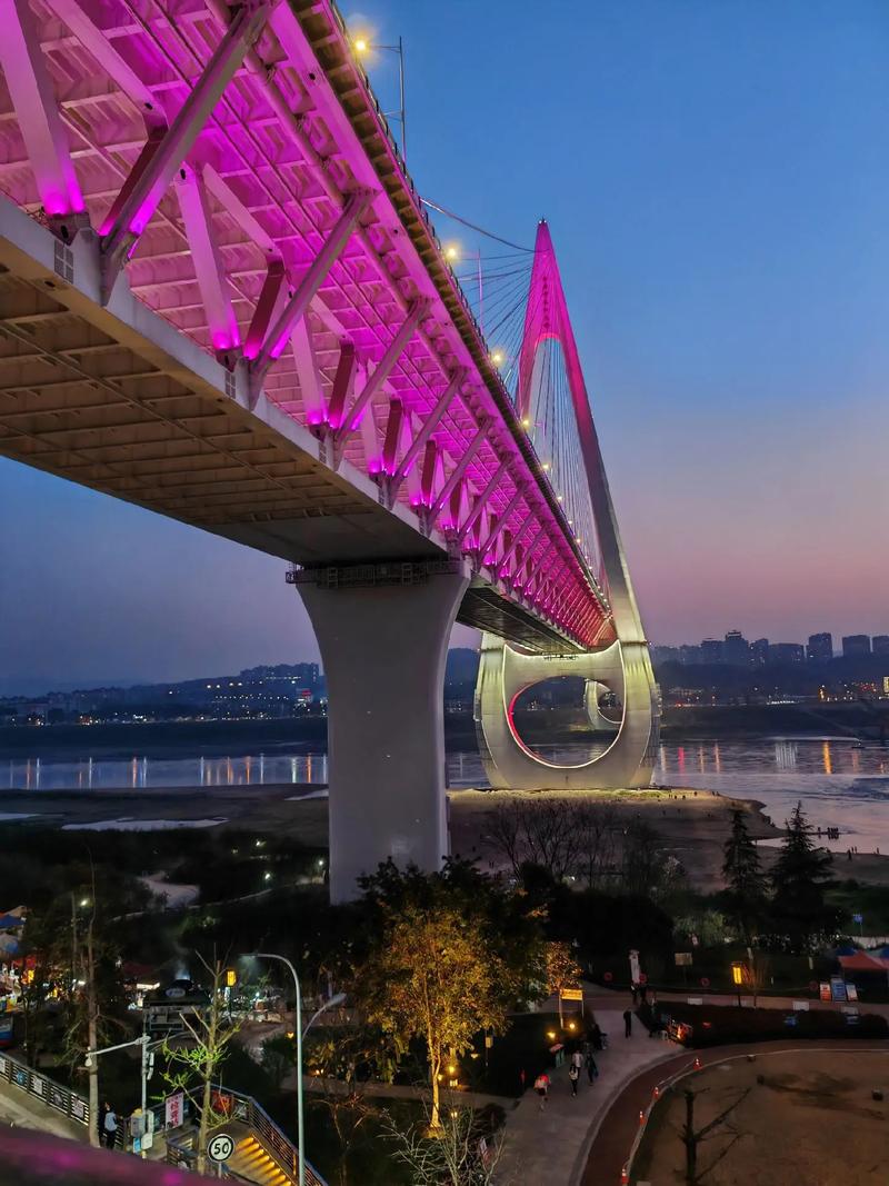 重庆网红打卡景点？重庆网红打卡景点朋友圈说说？