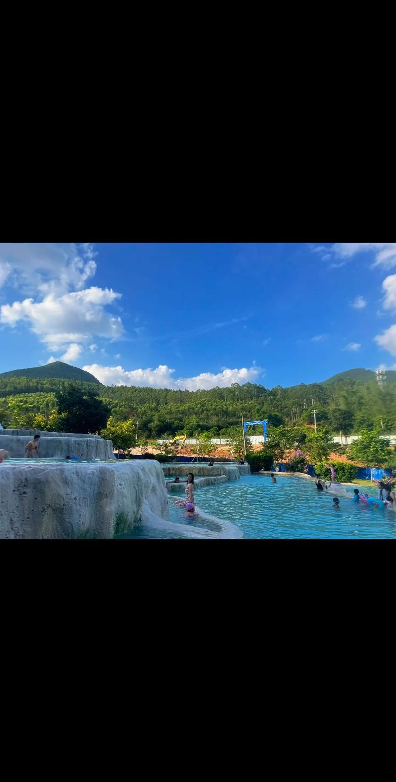 十万大山温泉度假山庄？十万大山温泉度假山庄图片？